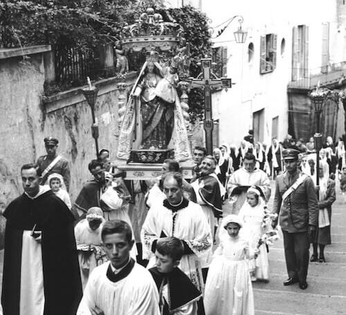 Foto in bianco e nero Processione Salita Serbelloni